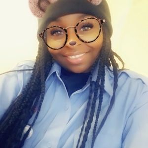 Meet your Posher, Alicia